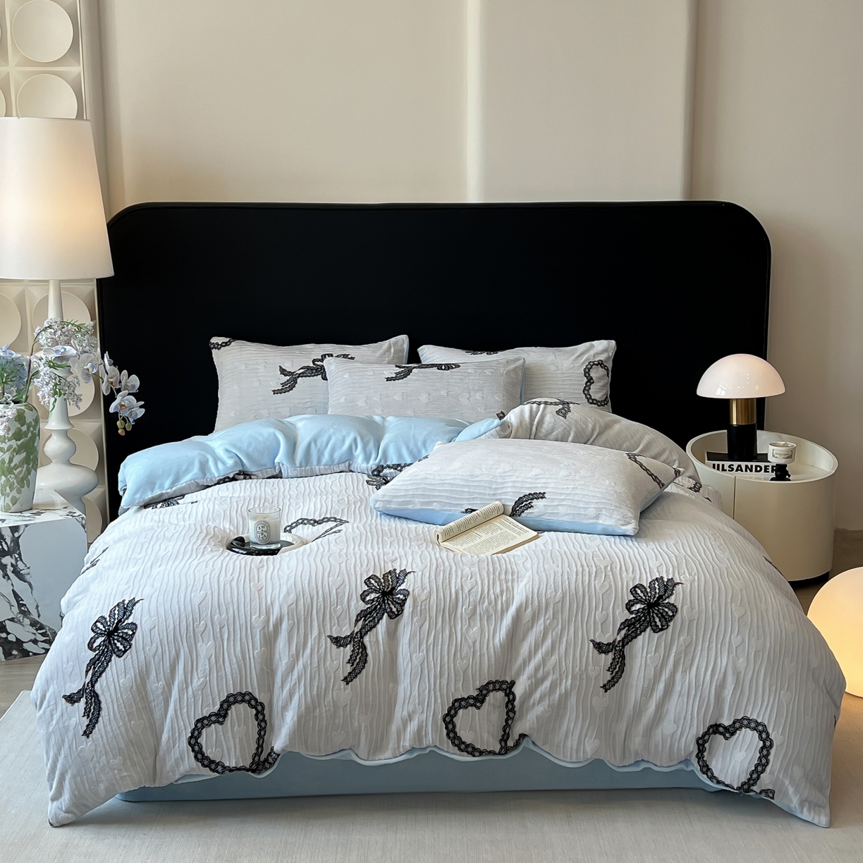 91家纺网 家纺一手货源 找家纺 二八年华 2025新款着色雕花牛奶绒加厚保暖四件套 爱心蓝