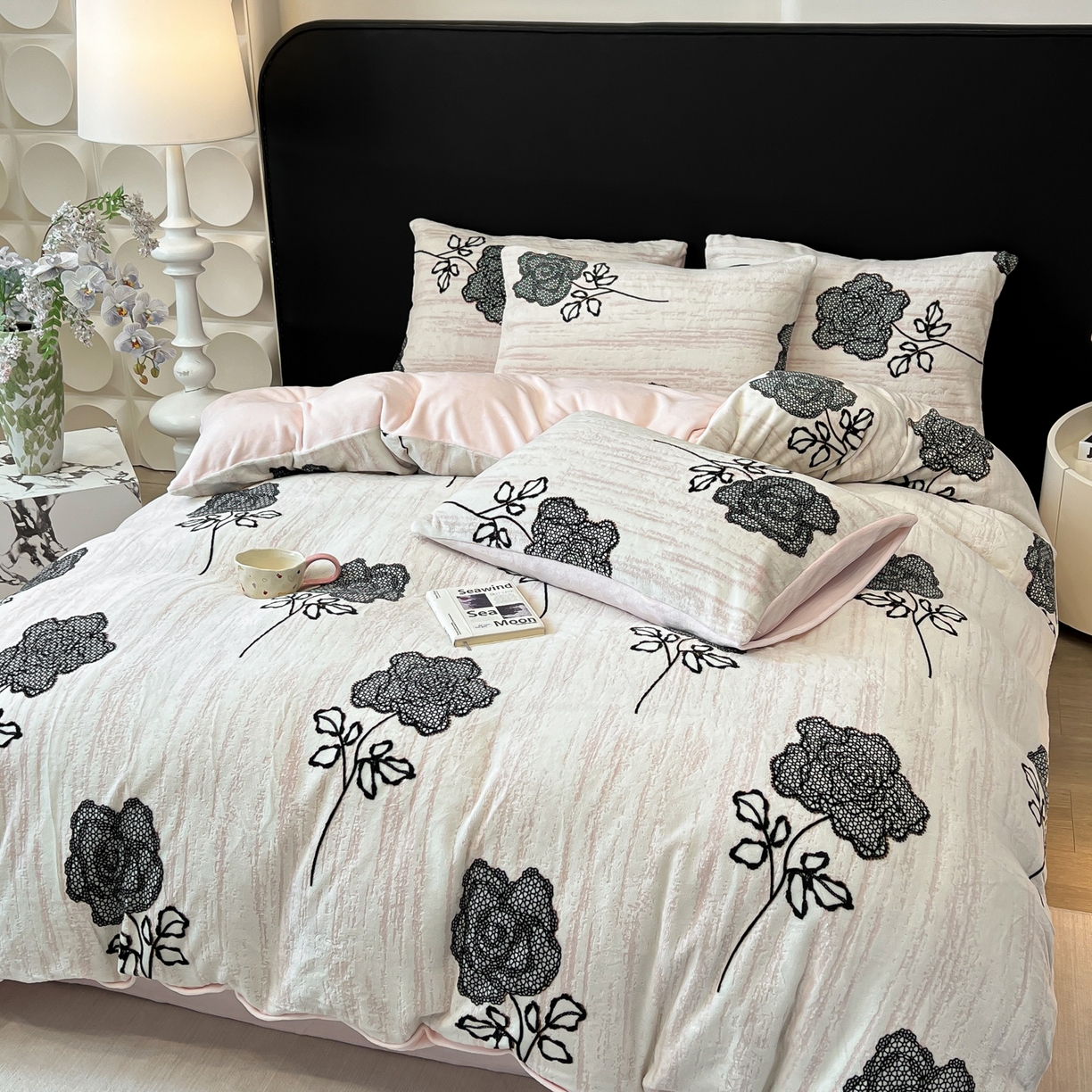 91家纺网 家纺一手货源 找家纺 二八年华 2025新款着色雕花牛奶绒加厚保暖四件套 玫瑰粉