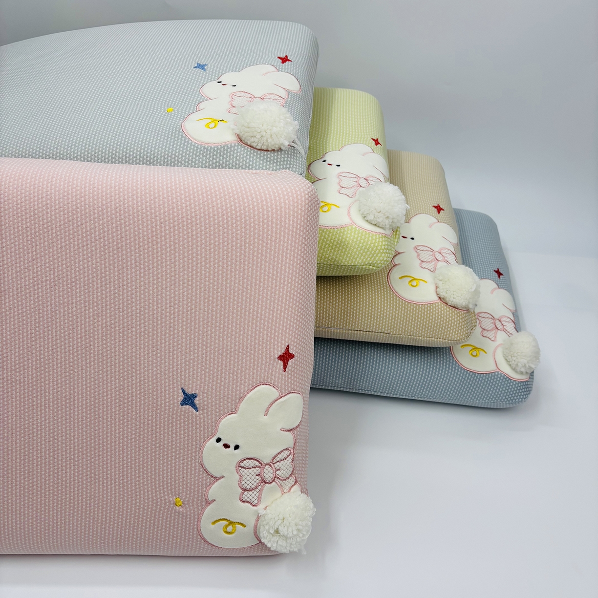 91家纺网 家纺一手货源 找家纺 露函家居 2025新款儿童款蝴蝶结兔面包枕枕头枕芯 组合图仅供展示
