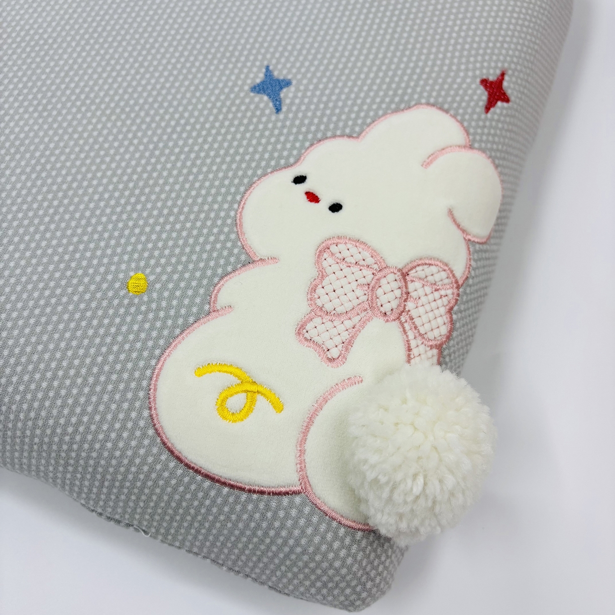 91家纺网 家纺一手货源 找家纺 露函家居 2025新款儿童款蝴蝶结兔面包枕枕头枕芯 灰色