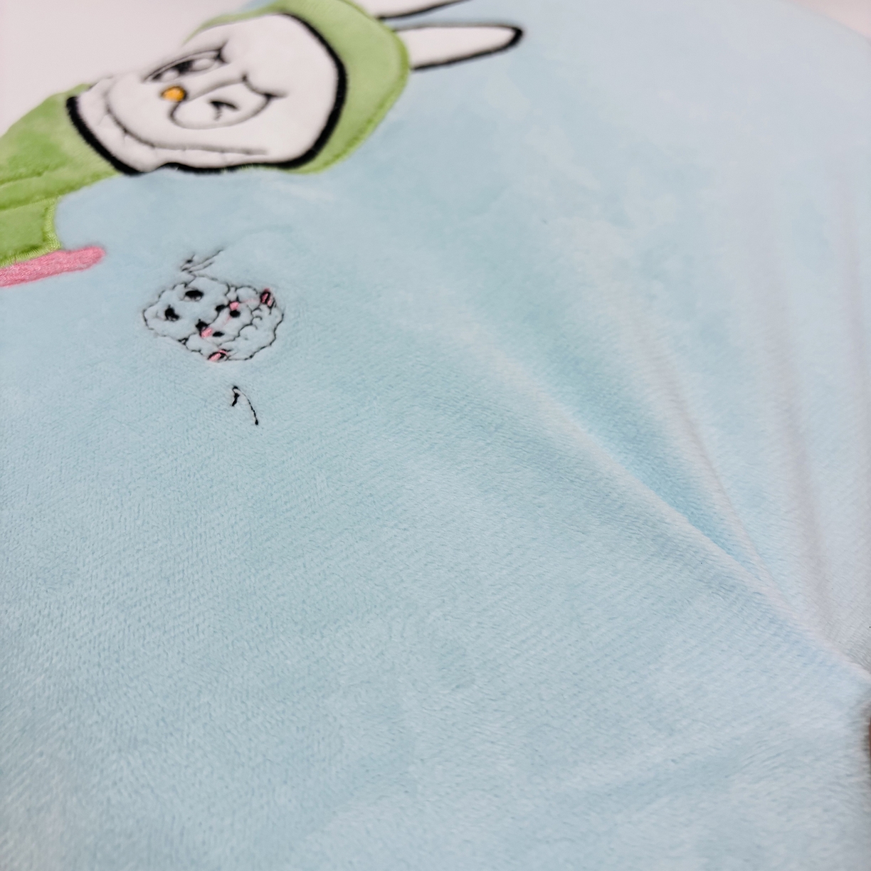 91家纺网 家纺一手货源 找家纺 露函家居 2025新款儿童款拉布布毛绒猫肚枕枕头枕芯 蓝色