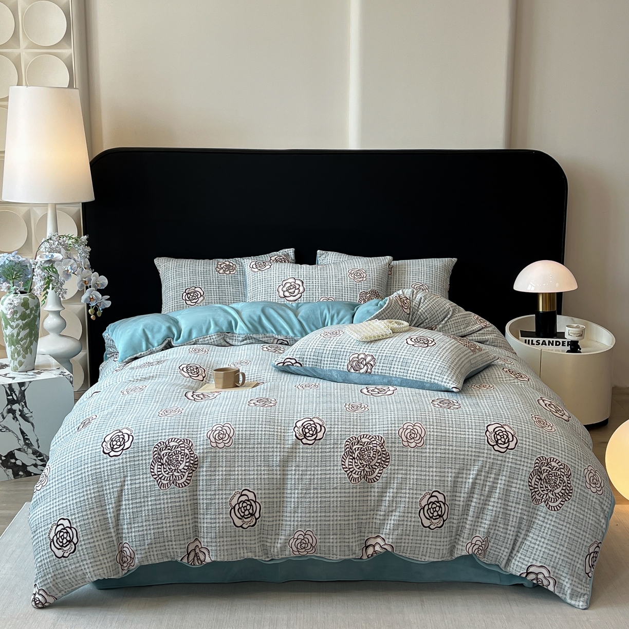 91家纺网 家纺一手货源 找家纺 二八年华 2025新款着色雕花牛奶绒加厚保暖四件套 山茶蓝