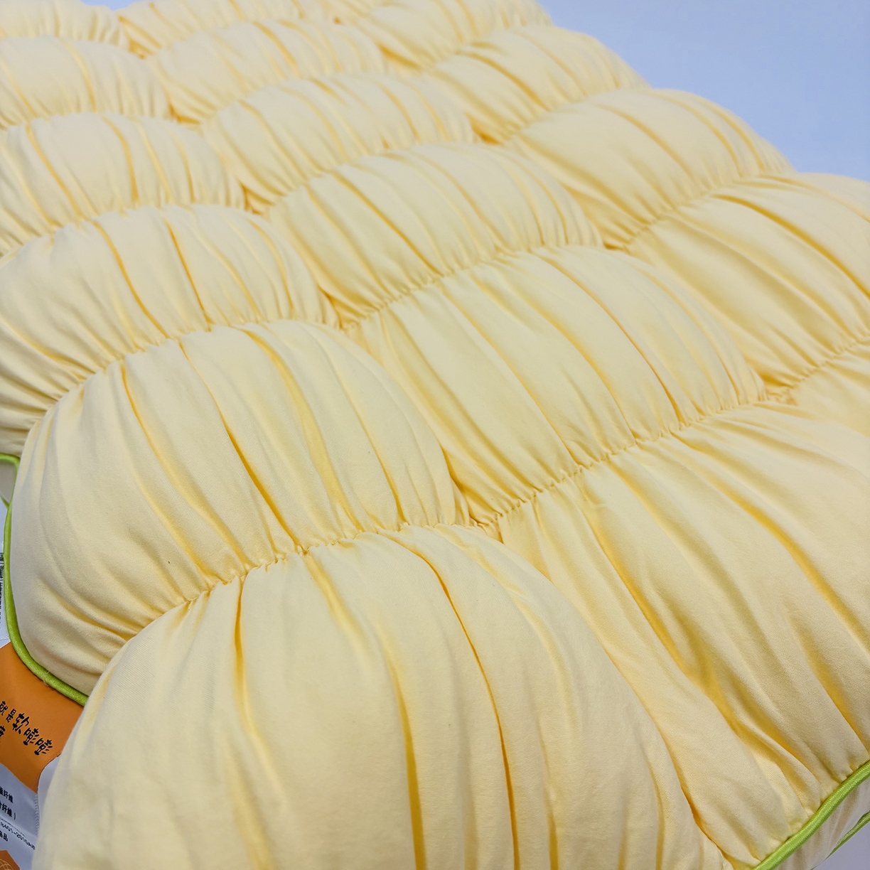 91家纺网 家纺一手货源 找家纺 露函家居 2025新款法式云朵面包枕枕头枕芯 黄色