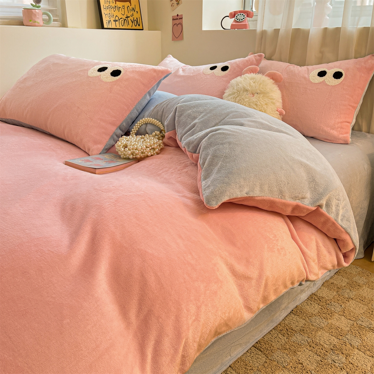 91家纺网 家纺一手货源 找家纺 （总）雨洋家纺 2025新款牛奶绒双面毛巾绣四件套-大眼萌系列