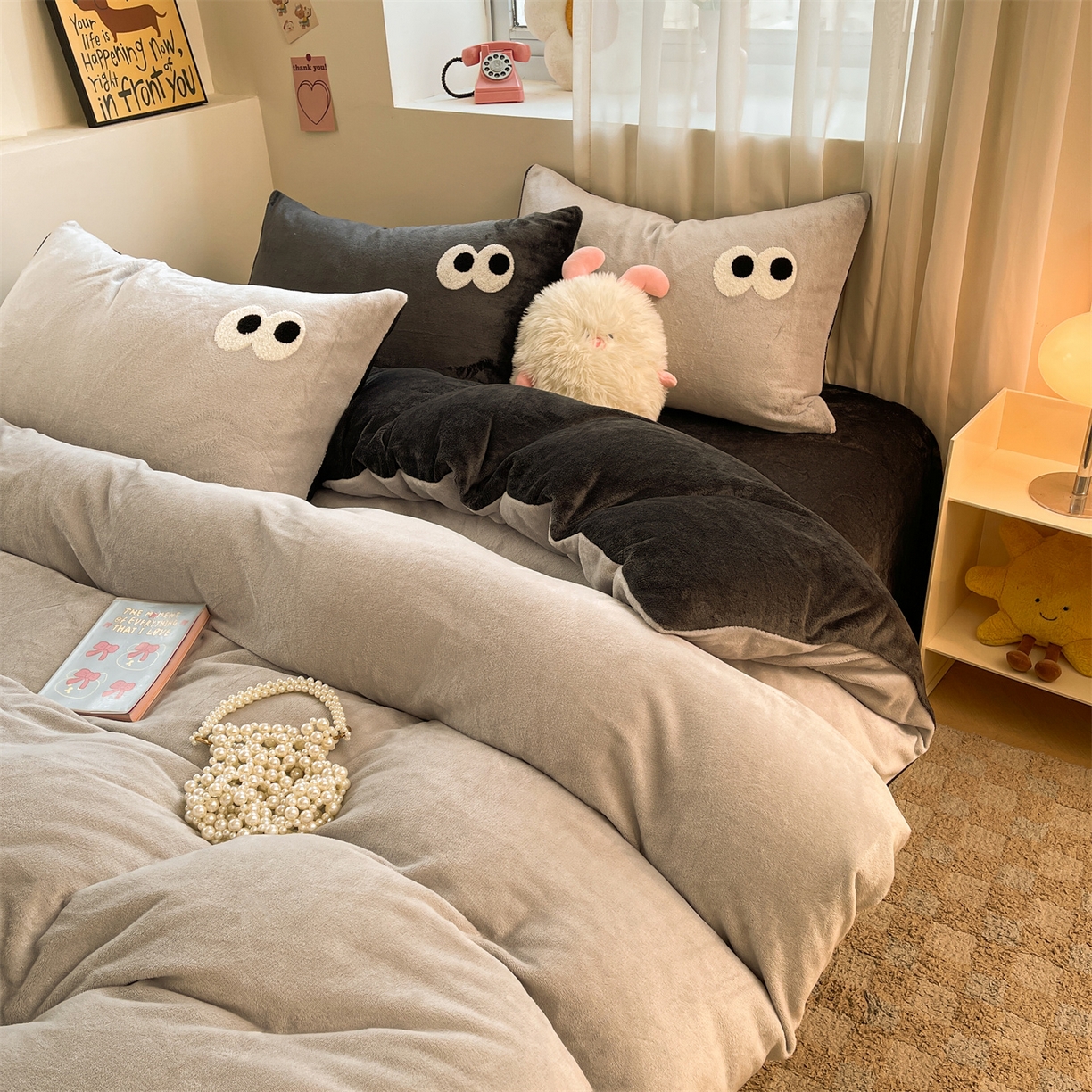 91家纺网 家纺一手货源 找家纺 （总）雨洋家纺 2025新款牛奶绒双面毛巾绣四件套-大眼萌系列