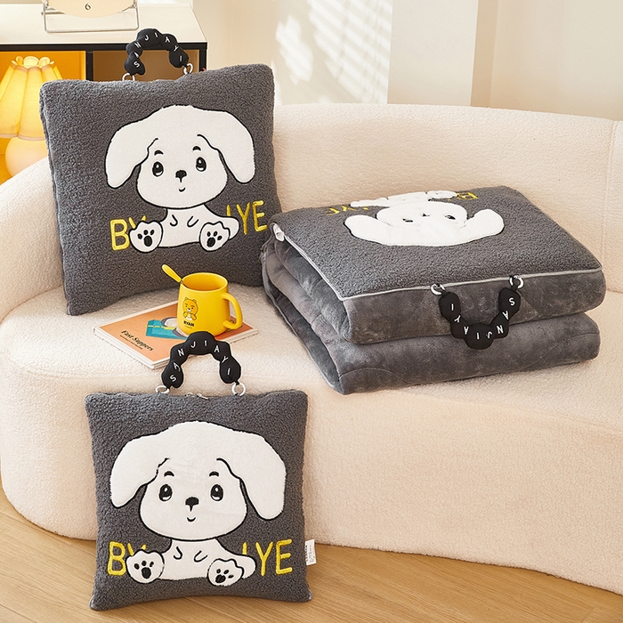 91家纺网 家纺一手货源 找家纺 伊可爱 2025新款秋冬泰迪绒卡通贴布绣提手抱枕被-嘟嘟 嘟嘟-星河灰