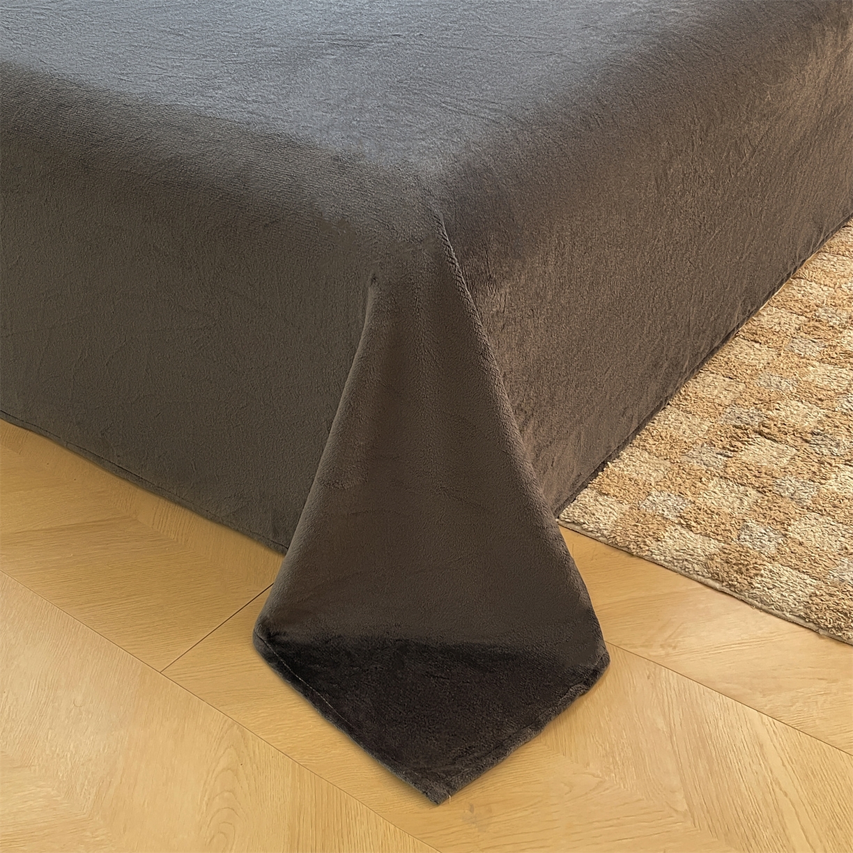 91家纺网 家纺一手货源 找家纺 雨洋家纺 2025新款牛奶绒双面毛巾绣四件套-大眼萌系列 R绒大眼萌深灰椰椰