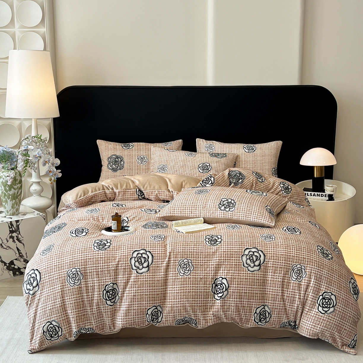 91家纺网 家纺一手货源 找家纺 二八年华 2025新款着色雕花牛奶绒加厚保暖四件套 山茶驼