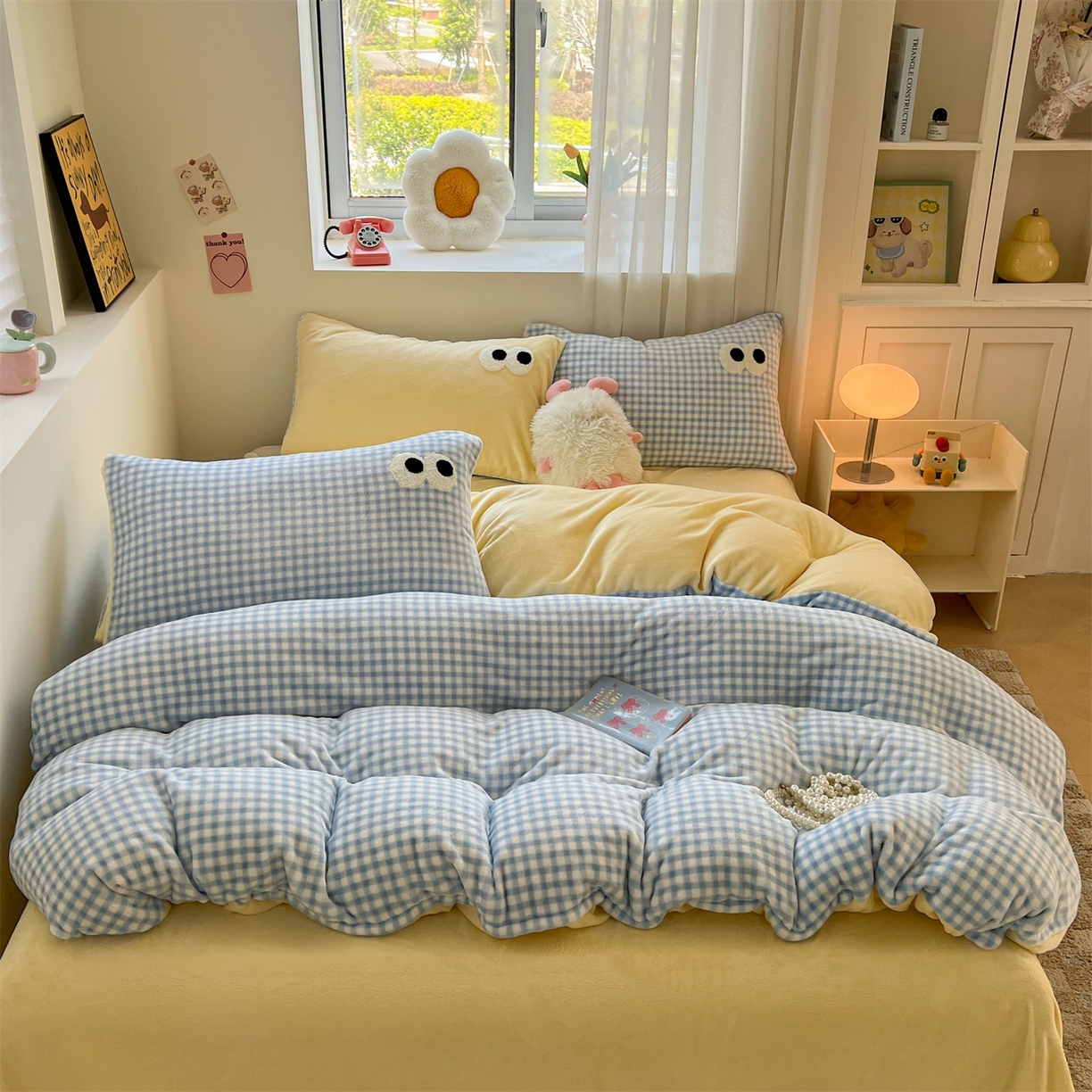 91家纺网 家纺一手货源 找家纺 雨洋家纺 2025新款牛奶绒双面毛巾绣四件套-大眼萌系列 R绒大眼萌蓝格黄黄