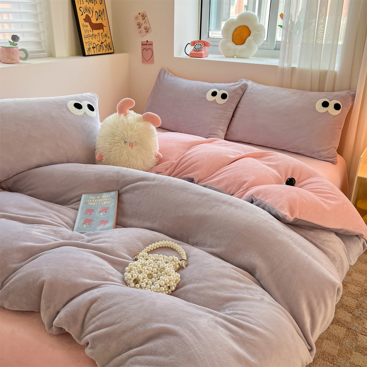 91家纺网 家纺一手货源 找家纺 雨洋家纺 2025新款牛奶绒双面毛巾绣四件套-大眼萌系列 R绒大眼萌葡萄奶缇