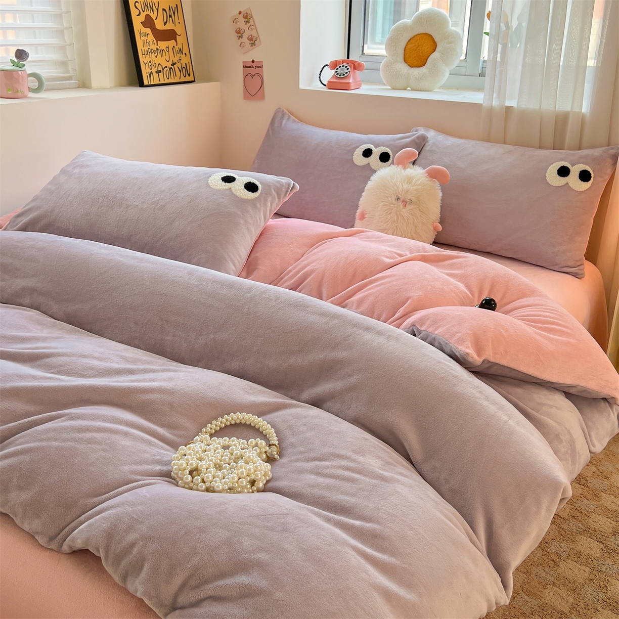 91家纺网 家纺一手货源 找家纺 雨洋家纺 2025新款牛奶绒双面毛巾绣四件套-大眼萌系列 R绒大眼萌葡萄奶缇