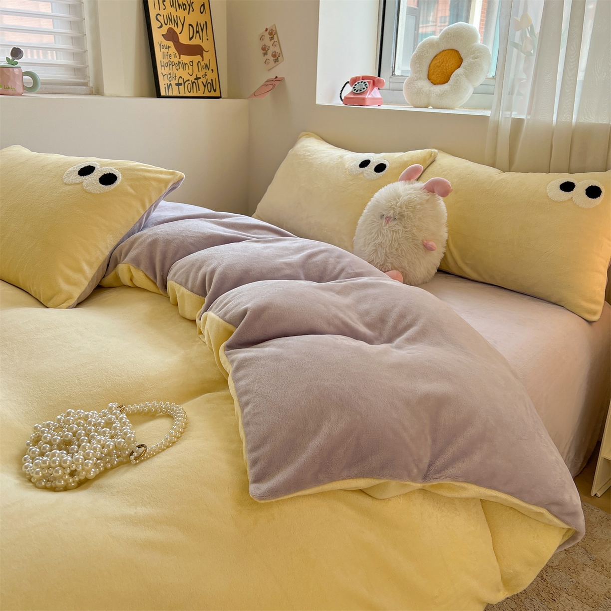 91家纺网 家纺一手货源 找家纺 雨洋家纺 2025新款牛奶绒双面毛巾绣四件套-大眼萌系列 R绒大眼萌芋泥奶盖