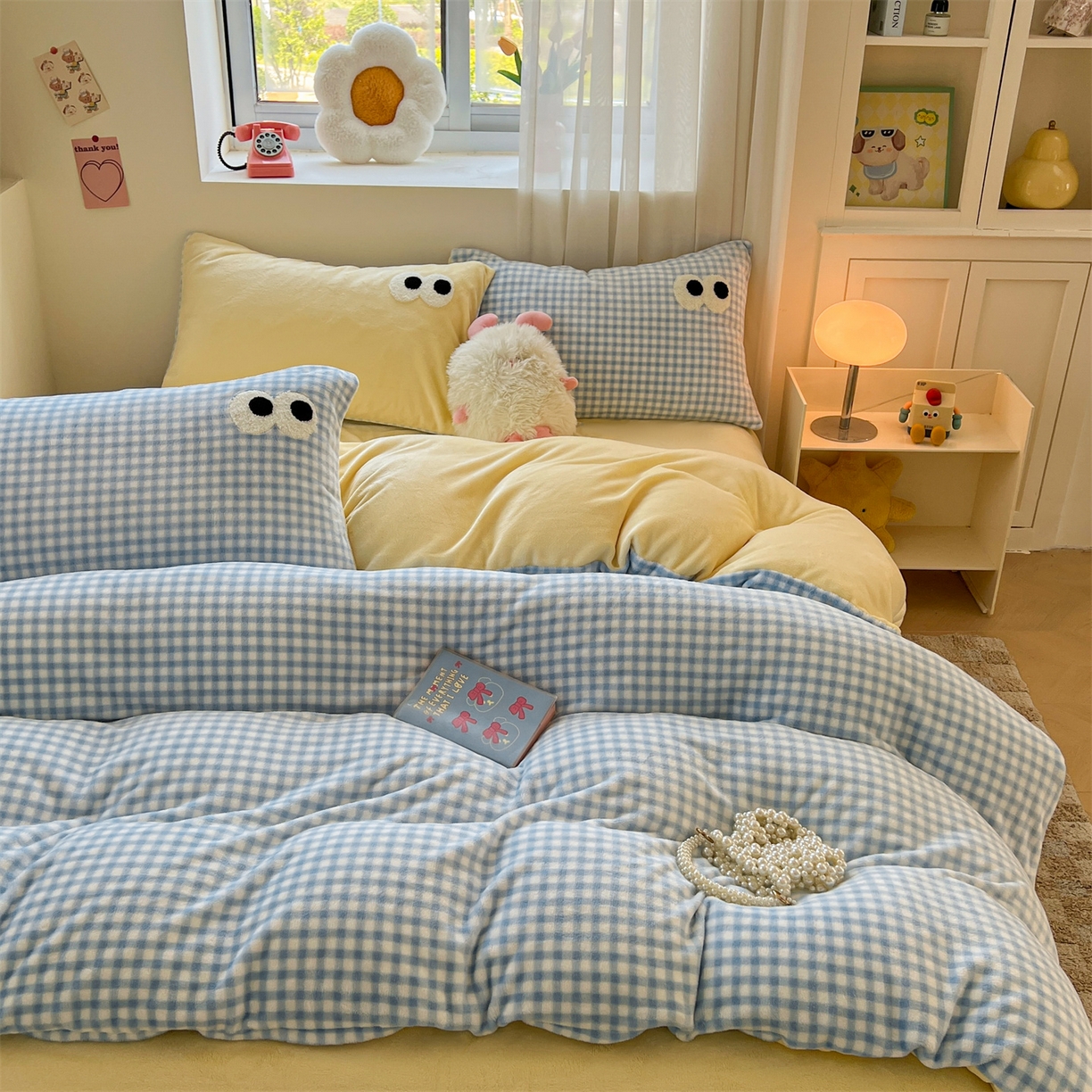 91家纺网 家纺一手货源 找家纺 雨洋家纺 2025新款牛奶绒双面毛巾绣四件套-大眼萌系列 R绒大眼萌蓝格黄黄