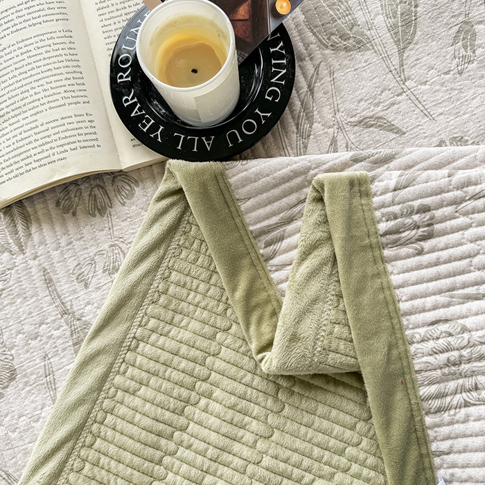 91家纺网 家纺一手货源 找家纺 （总）卢赛尔 2025新款印花加厚原麻宝宝绒双拼保暖床盖款三件套