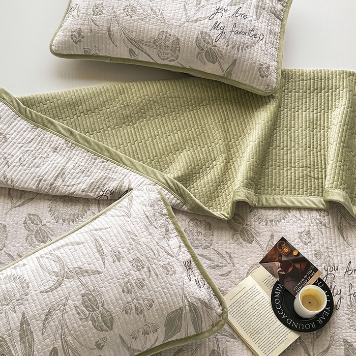 91家纺网 家纺一手货源 找家纺 （总）卢赛尔 2025新款印花加厚原麻宝宝绒双拼保暖床盖款三件套