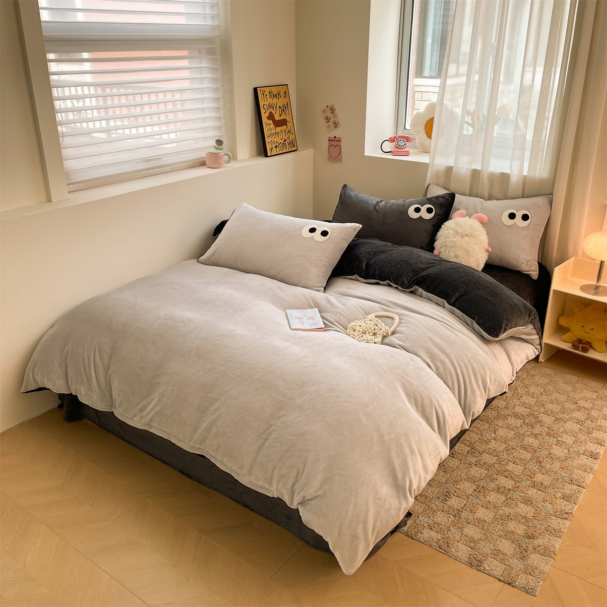 91家纺网 家纺一手货源 找家纺 雨洋家纺 2025新款牛奶绒双面毛巾绣单品被套-大眼萌系列 R绒大眼萌深灰椰椰