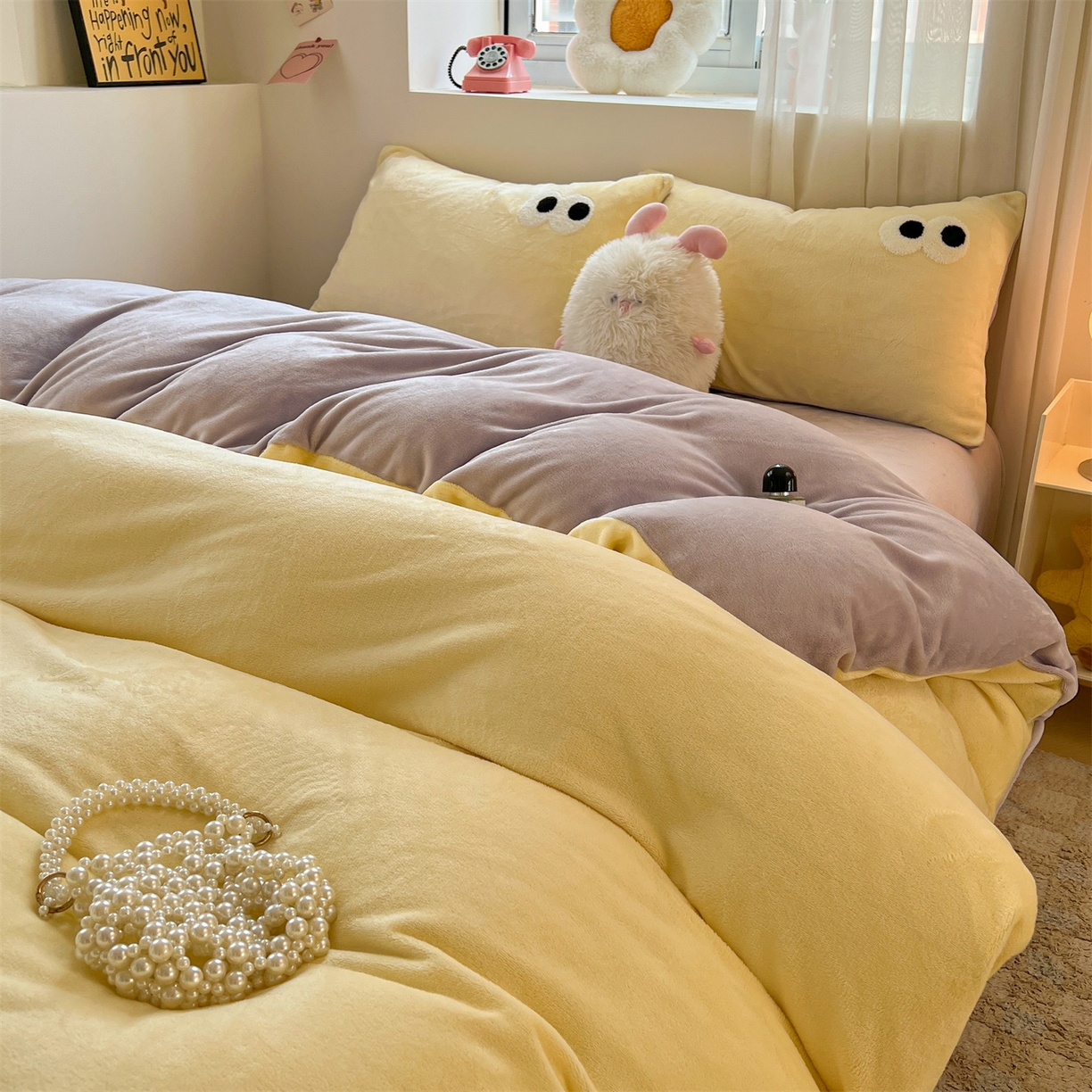 91家纺网 家纺一手货源 找家纺 雨洋家纺 2025新款牛奶绒双面毛巾绣单品被套-大眼萌系列 R绒大眼萌芋泥奶盖