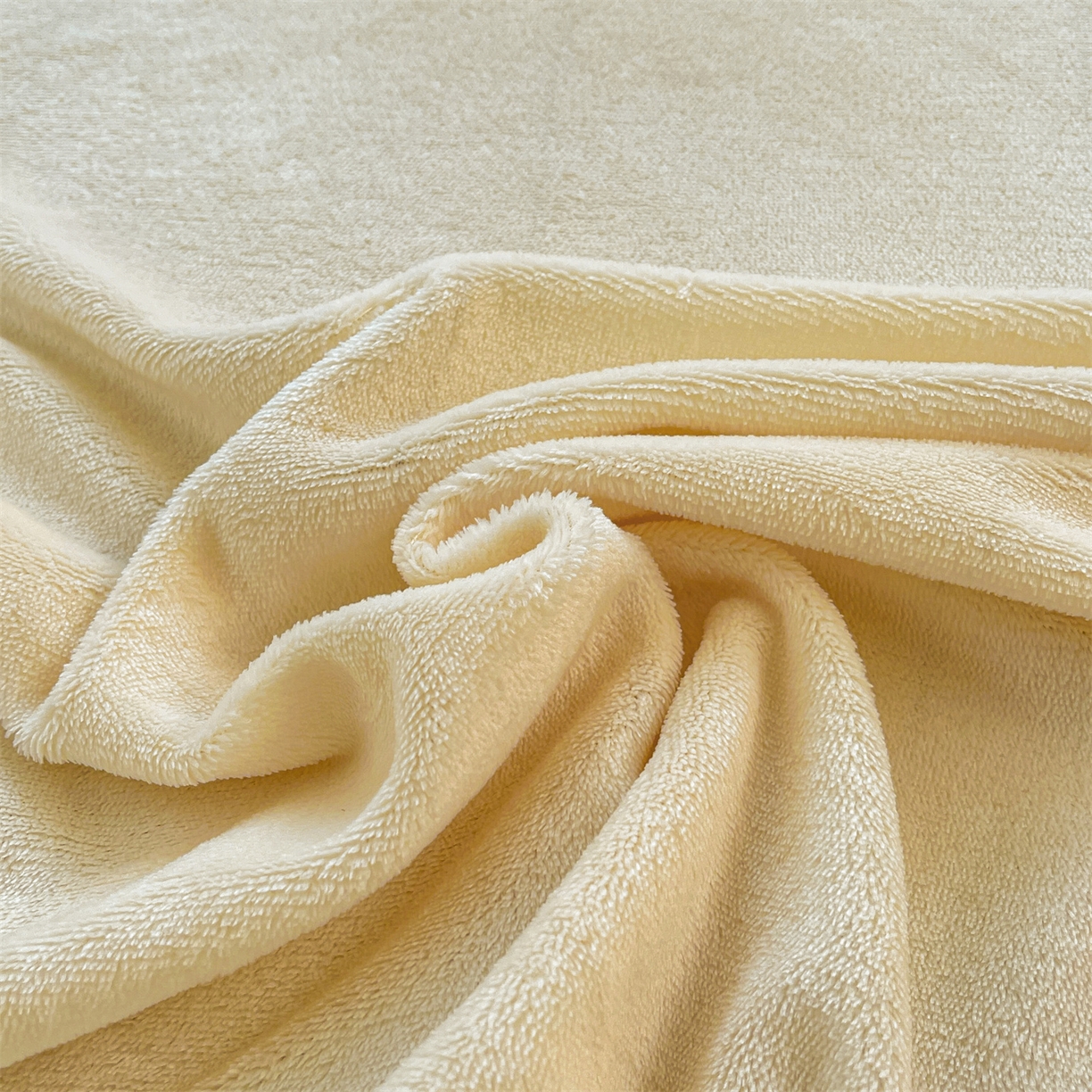 91家纺网 家纺一手货源 找家纺 雨洋家纺 2025新款牛奶绒双面毛巾绣单品被套-大眼萌系列 R绒大眼萌海盐芝士