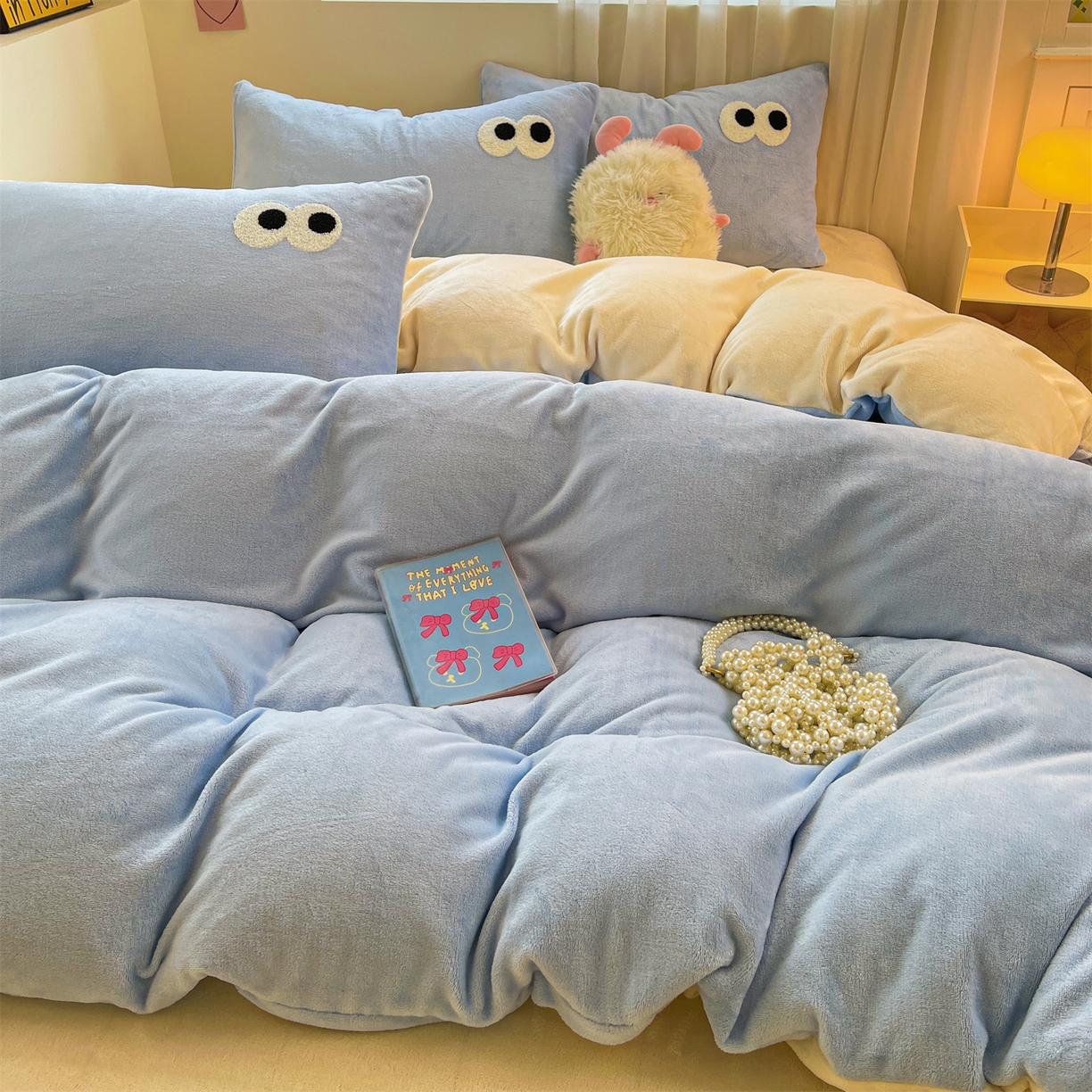 91家纺网 家纺一手货源 找家纺 雨洋家纺 2025新款牛奶绒双面毛巾绣单品被套-大眼萌系列 R绒大眼萌海盐芝士