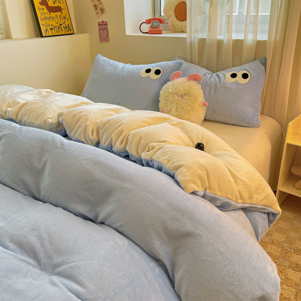 91家纺网 家纺一手货源 找家纺 雨洋家纺 2025新款牛奶绒双面毛巾绣单品被套-大眼萌系列 R绒大眼萌海盐芝士