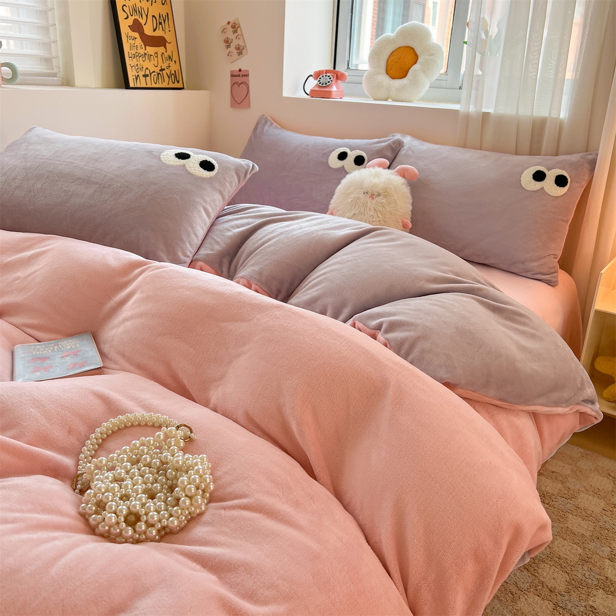 91家纺网 家纺一手货源 找家纺 雨洋家纺 2025新款牛奶绒双面毛巾绣单品被套-大眼萌系列 R绒大眼萌葡萄奶缇