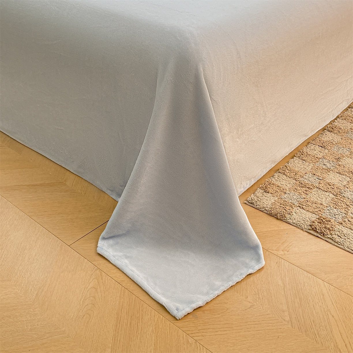 91家纺网 家纺一手货源 找家纺 雨洋家纺 2025新款牛奶绒双面毛巾绣单品被套-大眼萌系列 R绒大眼萌草莓海盐