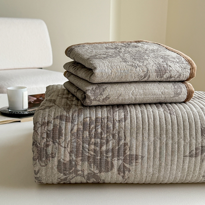 91家纺网 家纺一手货源 找家纺 卢赛尔 2025新款印花加厚原麻宝宝绒双拼保暖床盖款三件套 花眠