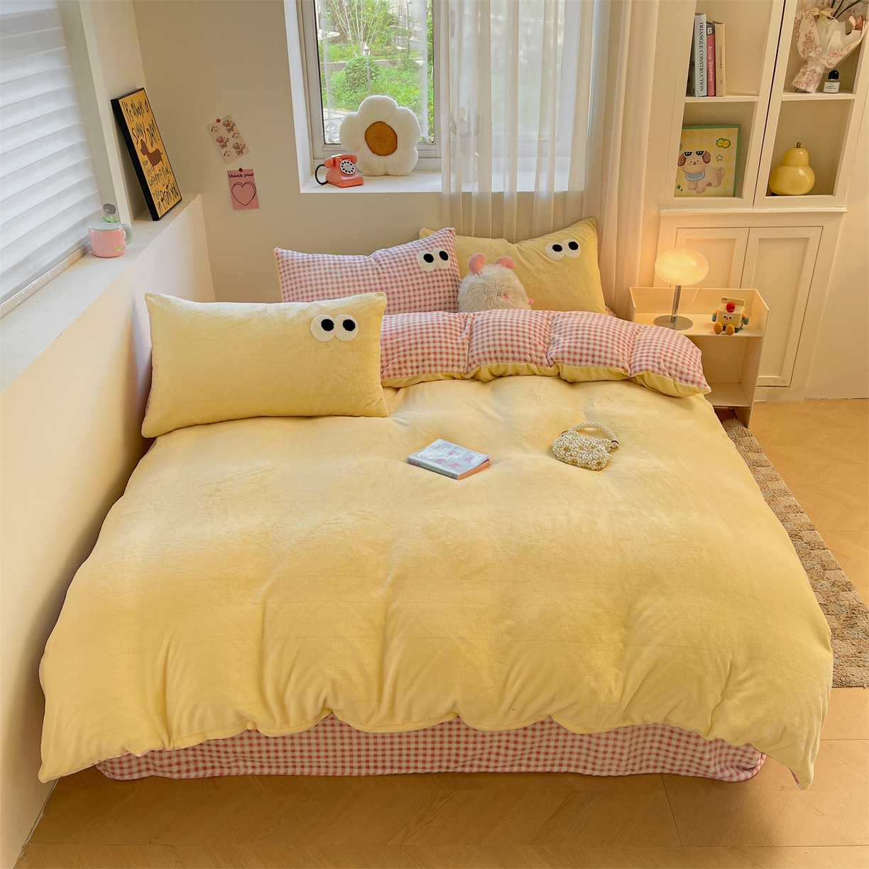 91家纺网 家纺一手货源 找家纺 雨洋家纺 2025新款牛奶绒双面毛巾绣单品被套-大眼萌系列 R绒大眼萌黄黄粉格