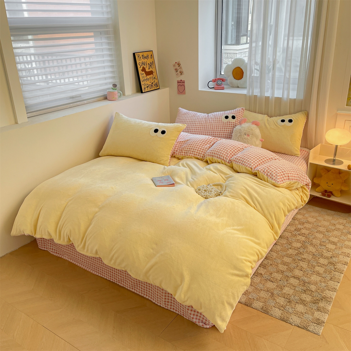 91家纺网 家纺一手货源 找家纺 雨洋家纺 2025新款牛奶绒双面毛巾绣单品被套-大眼萌系列 R绒大眼萌黄黄粉格
