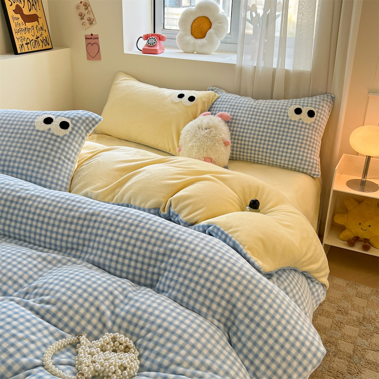 91家纺网 家纺一手货源 找家纺 雨洋家纺 2025新款牛奶绒双面毛巾绣单品被套-大眼萌系列 R绒大眼萌蓝格黄黄