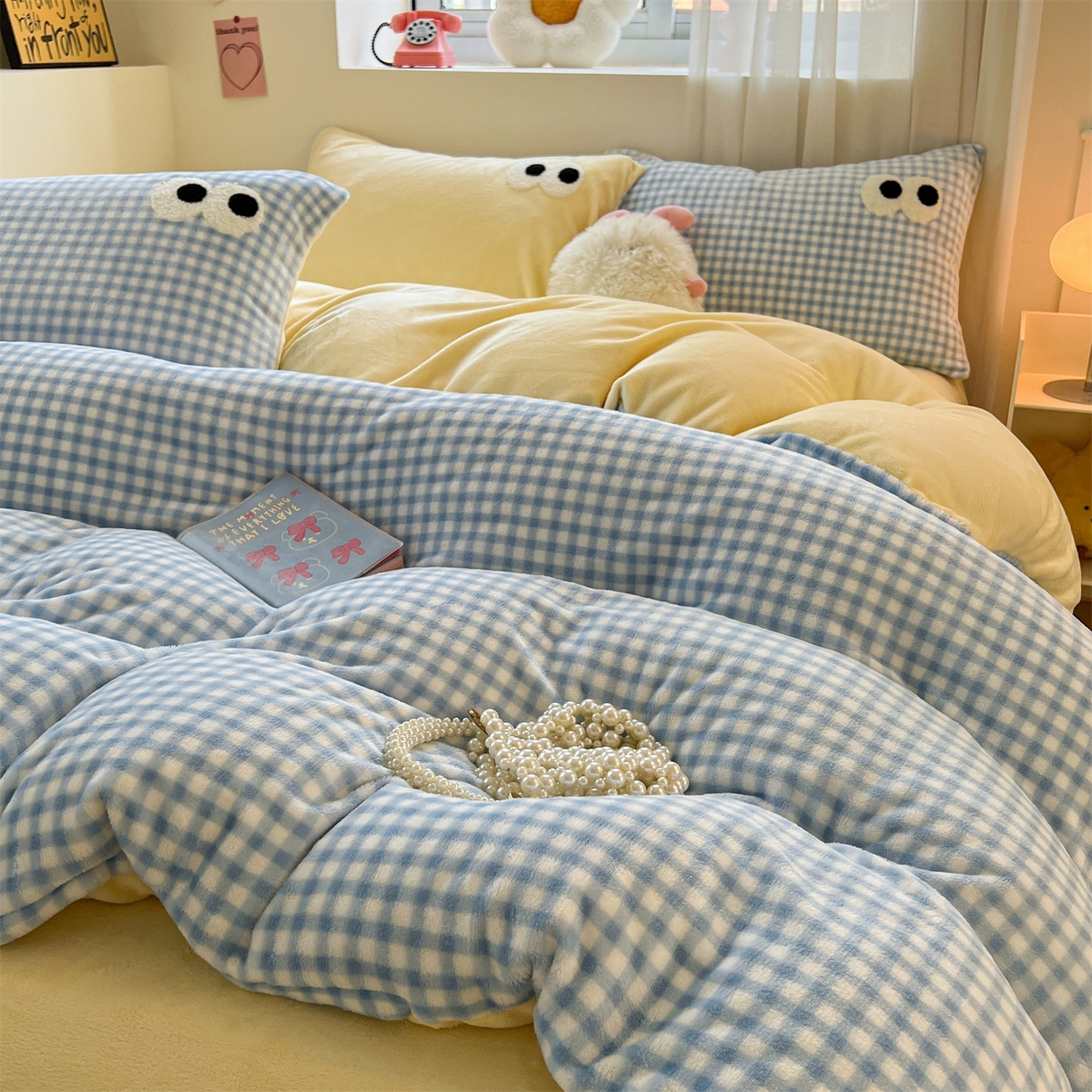 91家纺网 家纺一手货源 找家纺 雨洋家纺 2025新款牛奶绒双面毛巾绣单品被套-大眼萌系列 R绒大眼萌蓝格黄黄