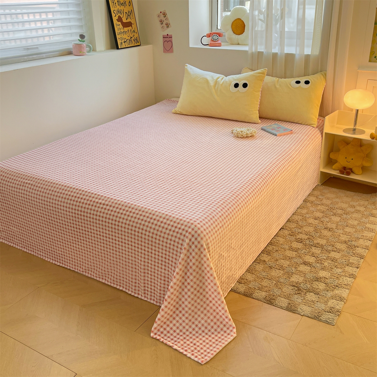 91家纺网 家纺一手货源 找家纺 雨洋家纺 2025新款牛奶绒双面毛巾绣单品被套-大眼萌系列 R绒大眼萌黄黄粉格