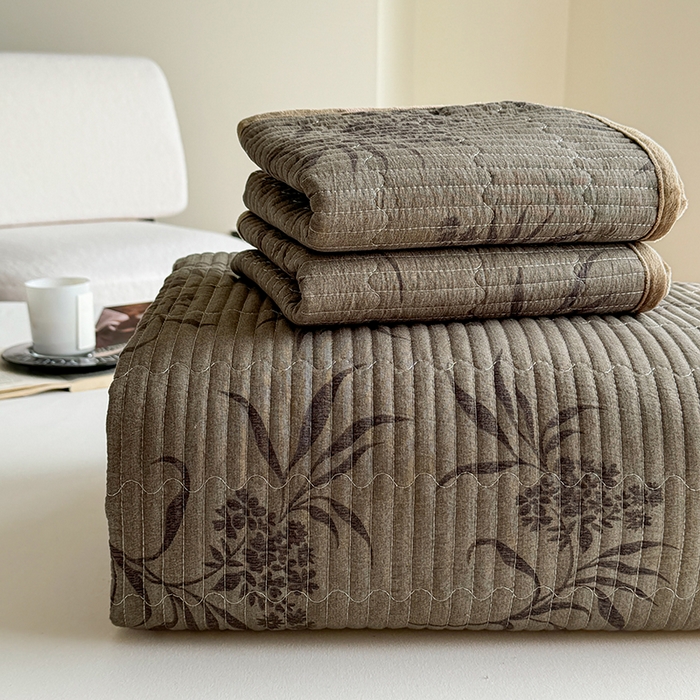 91家纺网 家纺一手货源 找家纺 卢赛尔 2025新款印花加厚原麻宝宝绒双拼保暖床盖款三件套 南栀羽