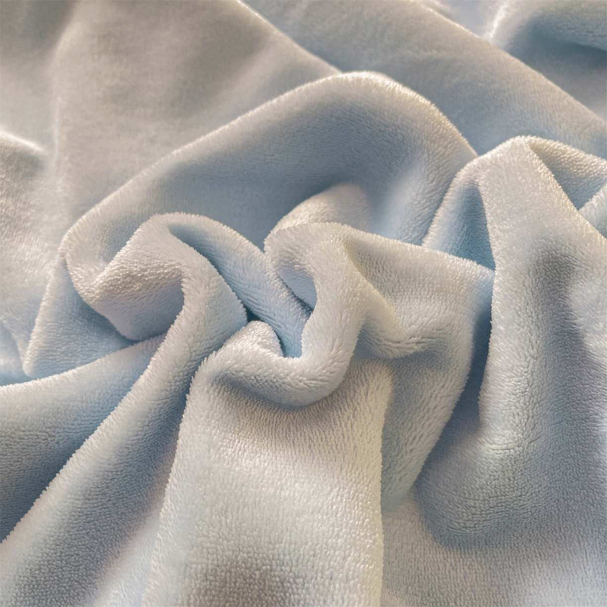 91家纺网 家纺一手货源 找家纺 雨洋家纺 2025新款牛奶绒双面毛巾绣单品被套-大眼萌系列 R绒大眼萌海盐芝士