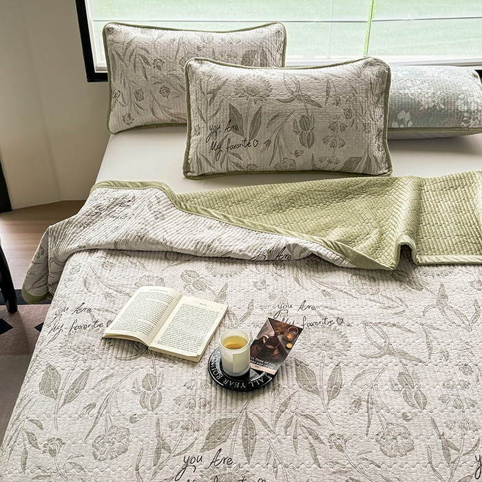 91家纺网 家纺一手货源 找家纺 卢赛尔 2025新款印花加厚原麻宝宝绒双拼保暖床盖款三件套 草芙蓉