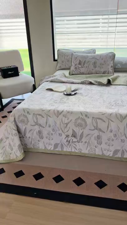 91家纺网 家纺一手货源 找家纺 卢赛尔 2025新款印花加厚原麻宝宝绒双拼保暖床盖款三件套 草芙蓉