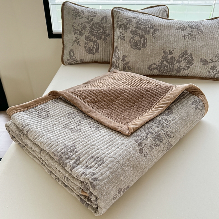 91家纺网 家纺一手货源 找家纺 卢赛尔 2025新款印花加厚原麻宝宝绒双拼保暖床盖款三件套 花眠