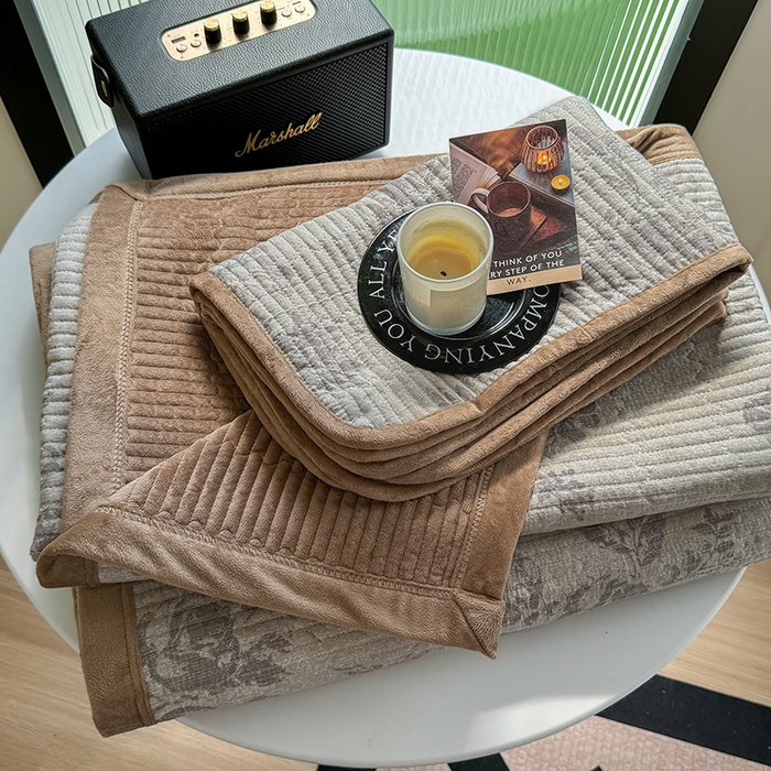 91家纺网 家纺一手货源 找家纺 卢赛尔 2025新款印花加厚原麻宝宝绒双拼保暖床盖款三件套 花眠