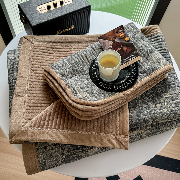 91家纺网 家纺一手货源 找家纺 卢赛尔 2025新款印花加厚原麻宝宝绒双拼保暖床盖款三件套 凉墨