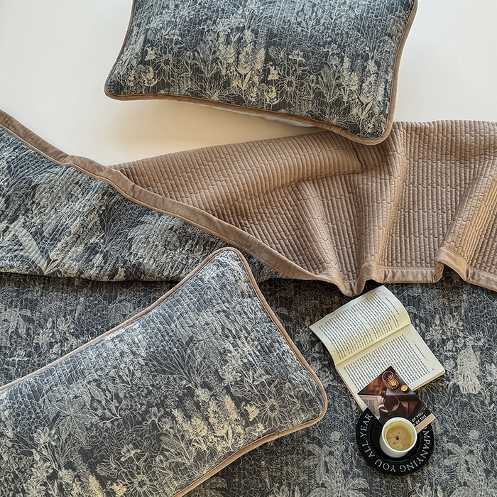 91家纺网 家纺一手货源 找家纺 卢赛尔 2025新款印花加厚原麻宝宝绒双拼保暖床盖款三件套 凉墨