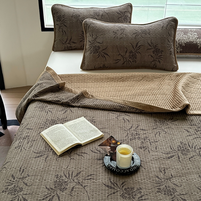 91家纺网 家纺一手货源 找家纺 卢赛尔 2025新款印花加厚原麻宝宝绒双拼保暖床盖款三件套 南栀羽