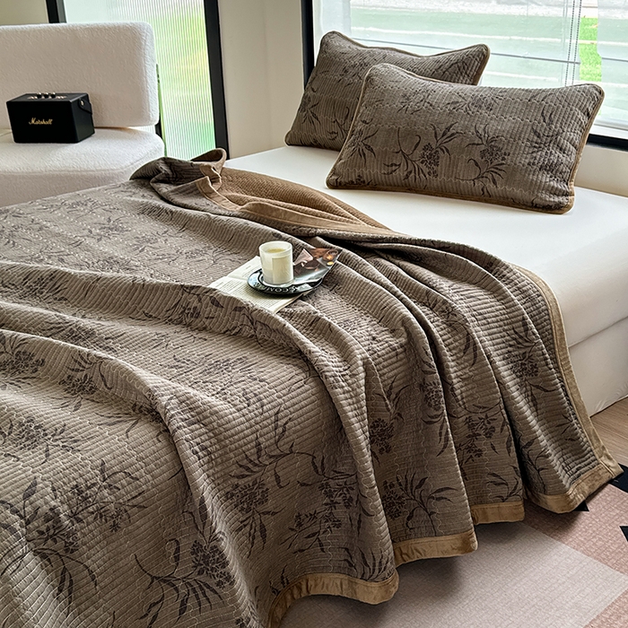 91家纺网 家纺一手货源 找家纺 卢赛尔 2025新款印花加厚原麻宝宝绒双拼保暖床盖款三件套 南栀羽