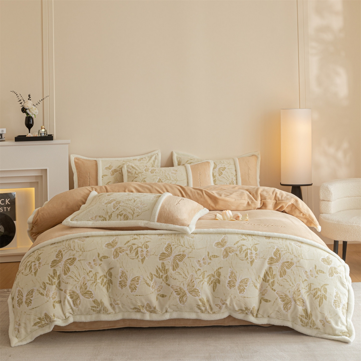 91家纺网 家纺一手货源 找家纺 遇见家居生活馆 2025新款高克重雕花绒拼接刺绣四件套系列-艾菲妮 蝴蝶-香槟色