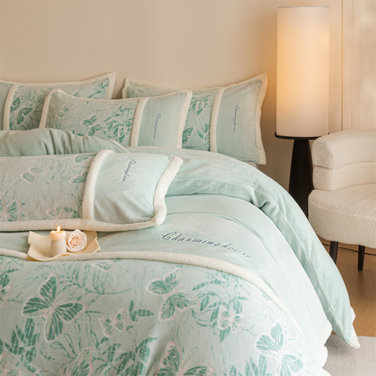 91家纺网 家纺一手货源 找家纺 遇见家居生活馆 2025新款高克重雕花绒拼接刺绣四件套系列-艾菲妮 蝴蝶-清澈蓝