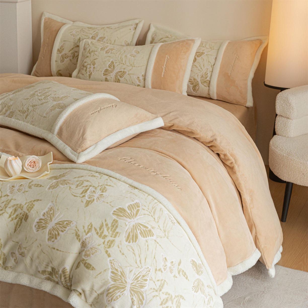 91家纺网 家纺一手货源 找家纺 遇见家居生活馆 2025新款高克重雕花绒拼接刺绣四件套系列-艾菲妮 蝴蝶-香槟色