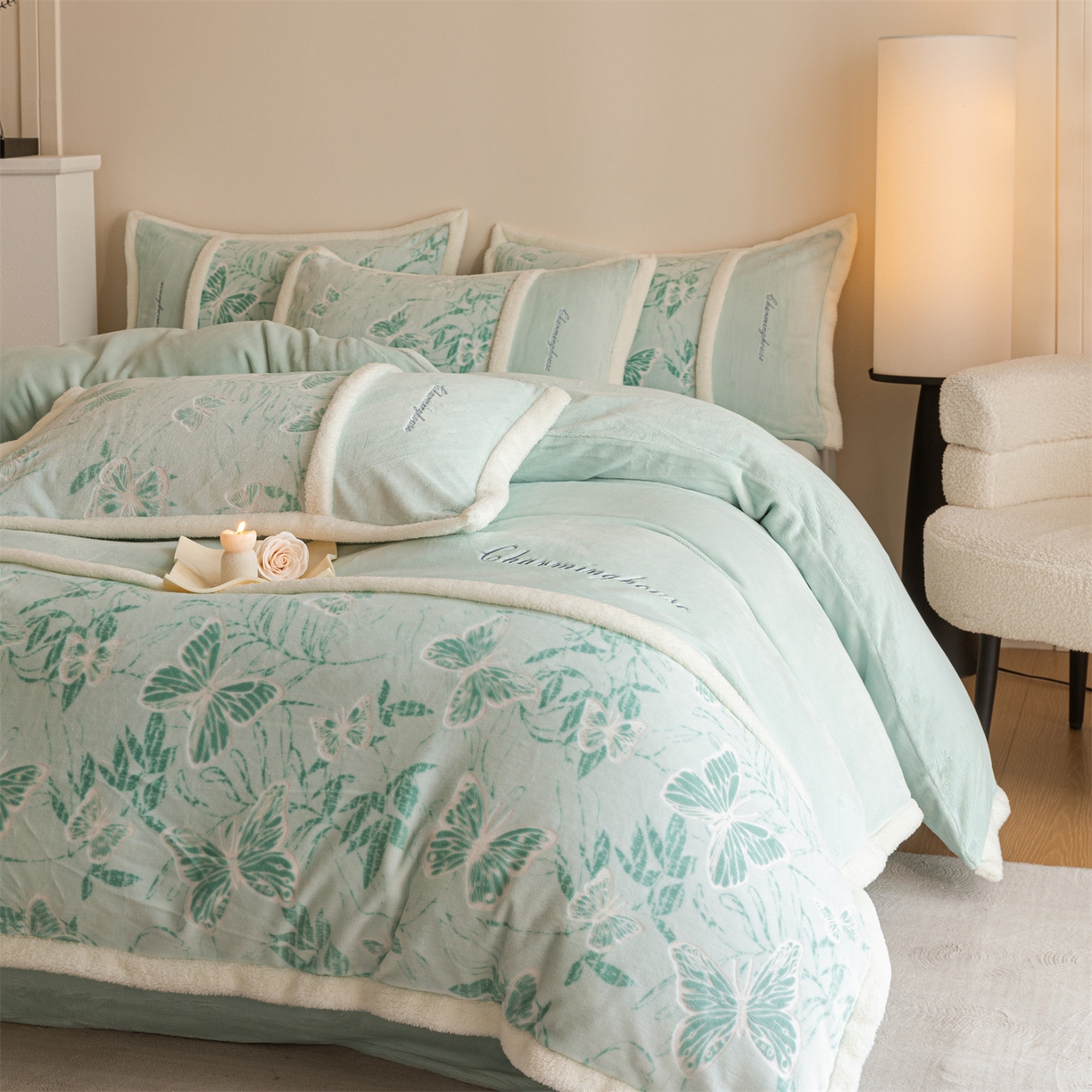 91家纺网 家纺一手货源 找家纺 遇见家居生活馆 2025新款高克重雕花绒拼接刺绣四件套系列-艾菲妮 蝴蝶-清澈蓝