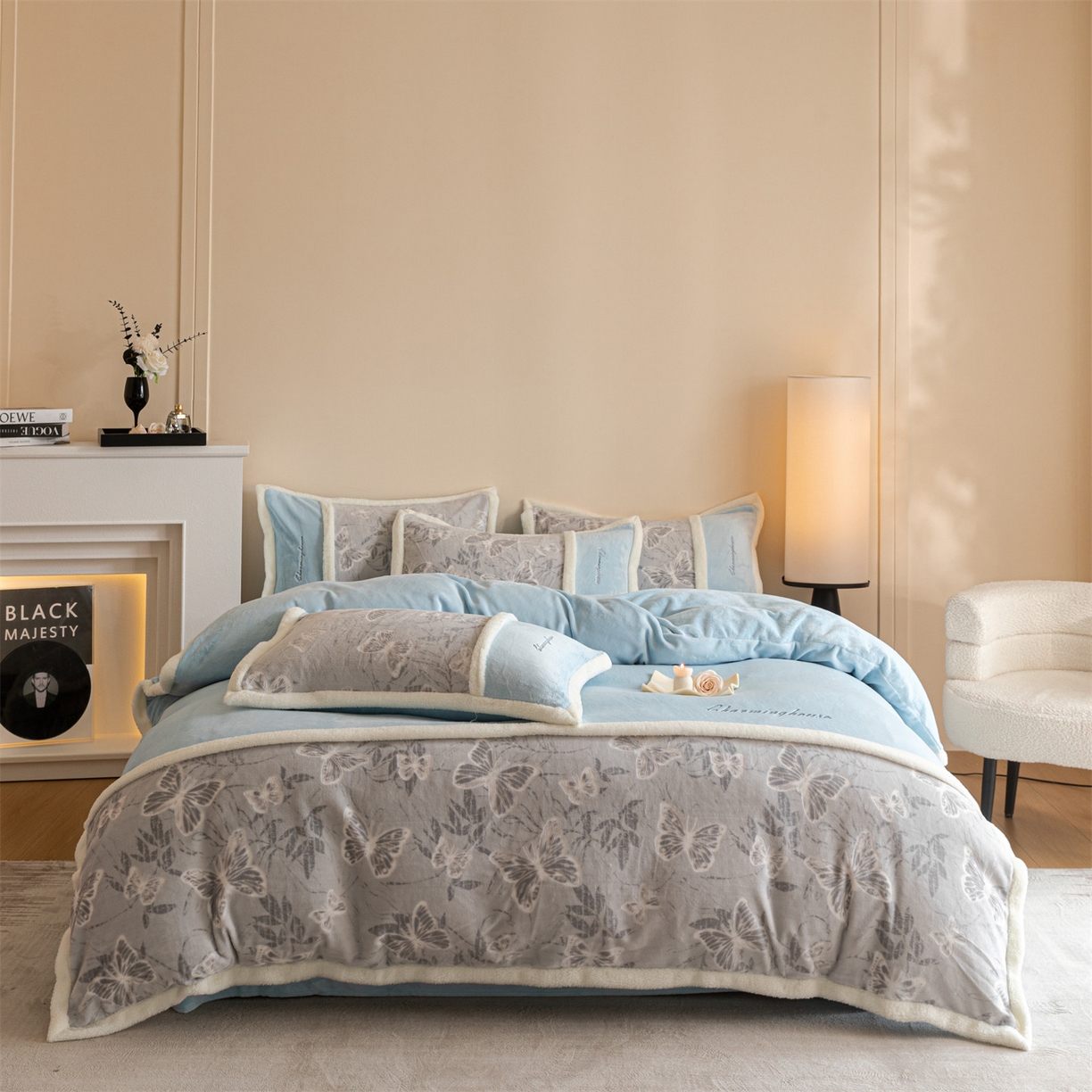 91家纺网 家纺一手货源 找家纺 遇见家居生活馆 2025新款高克重雕花绒拼接刺绣四件套系列-艾菲妮 蝴蝶-天空蓝