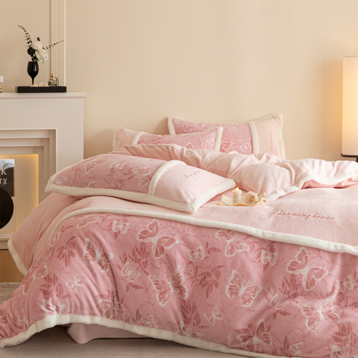 91家纺网 家纺一手货源 找家纺 遇见家居生活馆 2025新款高克重雕花绒拼接刺绣四件套系列-艾菲妮 蝴蝶-靓粉（深）