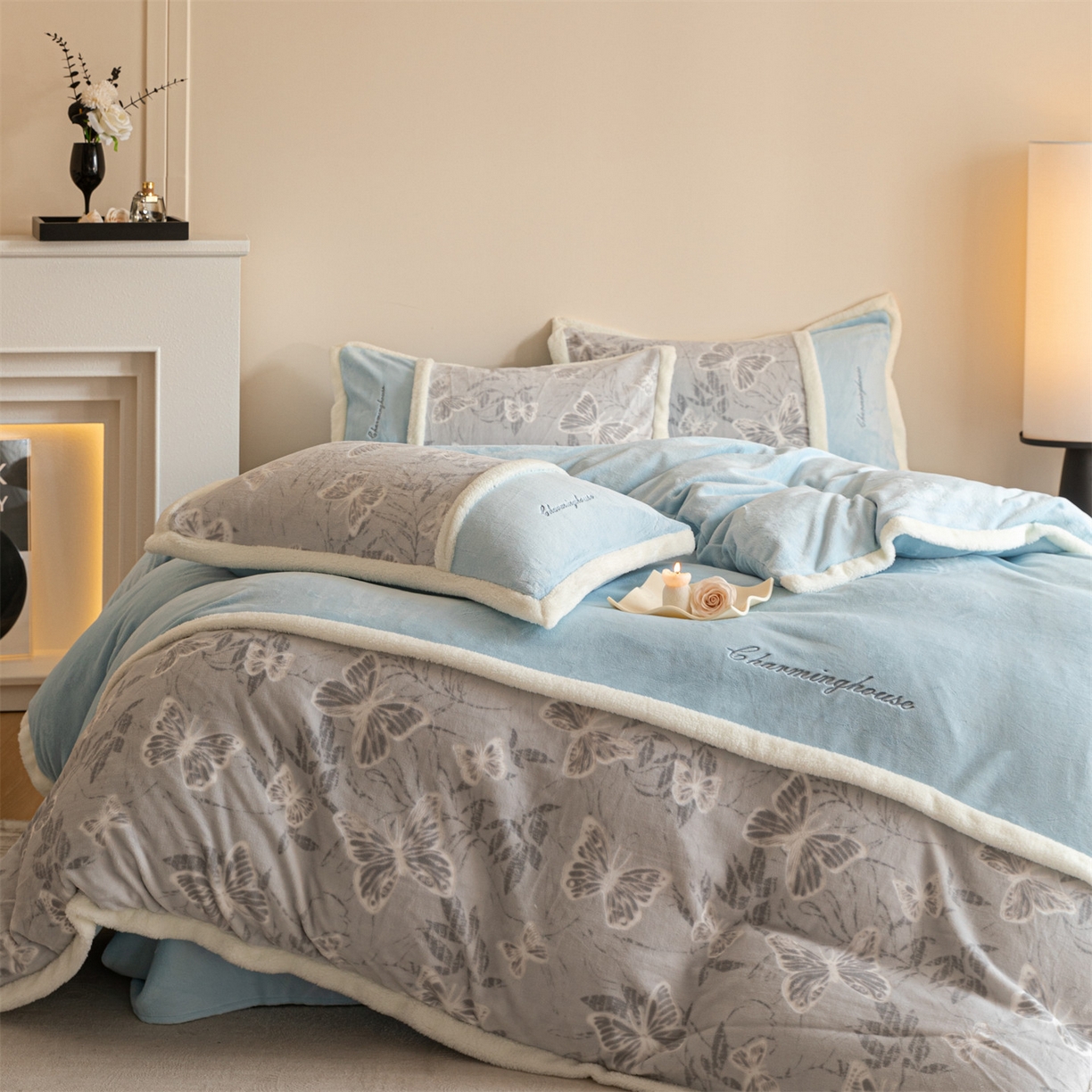 91家纺网 家纺一手货源 找家纺 遇见家居生活馆 2025新款高克重雕花绒拼接刺绣四件套系列-艾菲妮 蝴蝶-天空蓝