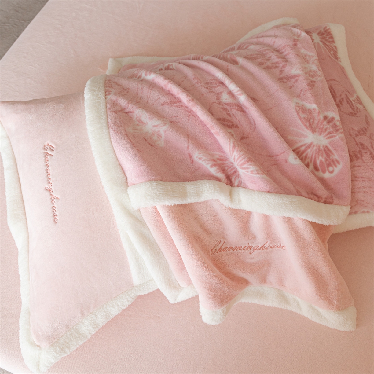 91家纺网 家纺一手货源 找家纺 遇见家居生活馆 2025新款高克重雕花绒拼接刺绣四件套系列-艾菲妮 蝴蝶-靓粉（深）